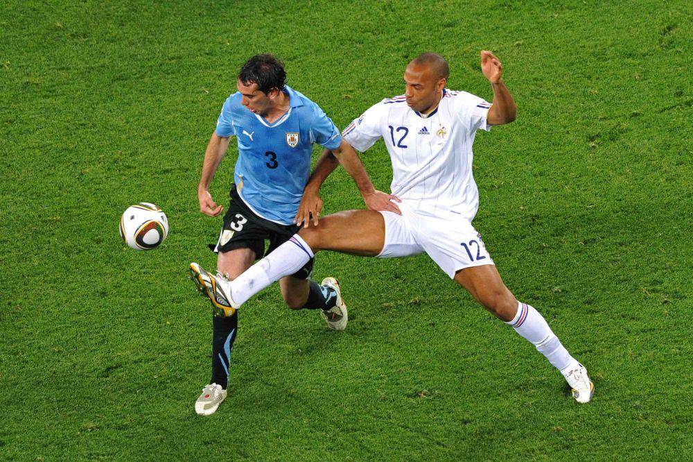 Prancis melawan Uruguay di Piala Dunia 2010 (twitter.com/FIFAWorldCup)