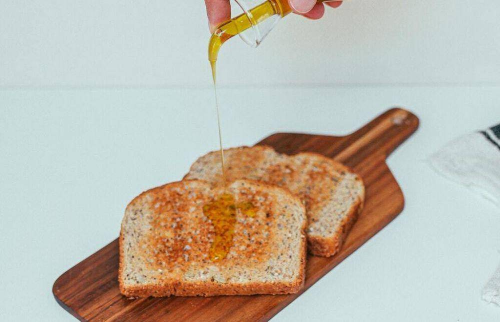 ilustrasi honey butter toast (pexels.com/Cup of  Couple)