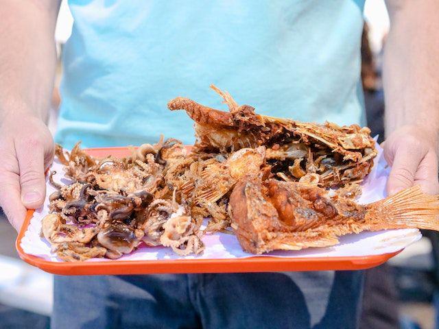 ilustrasi ikan asin bulu ayam yang sudah digoreng (pexels.com/Kindel Media)