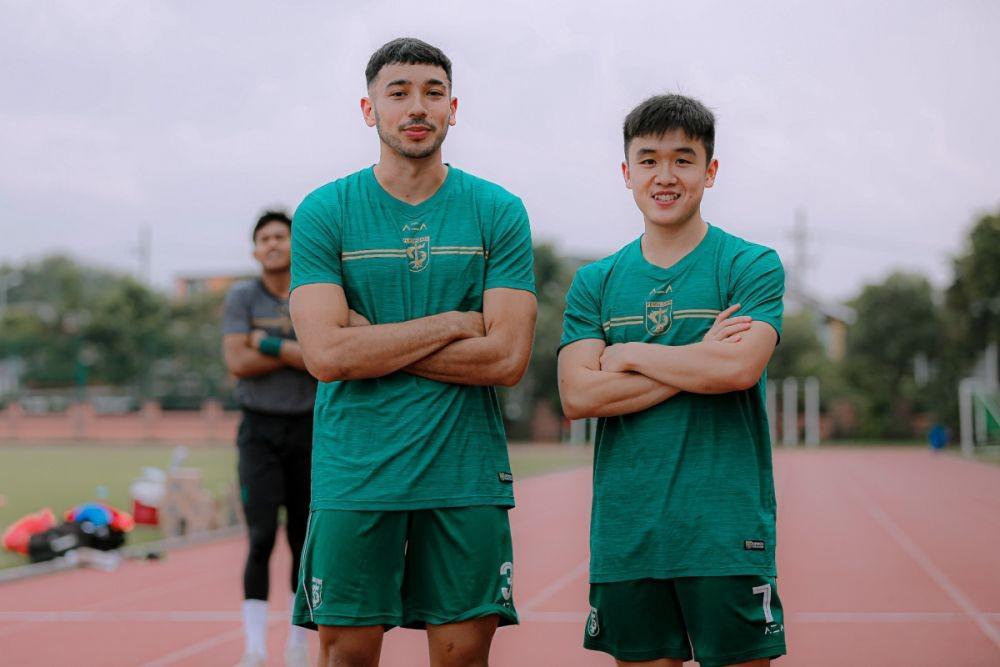 George Brown (kiri) dan Sebastian Ongkowijaya menjalani trial di Persebaya mulai Senin (21/11) sore. (Persebaya)