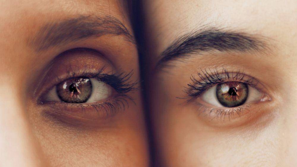 ilustrasi cara menghilangkan kantong mata hitam secara alami (unsplash.com/Soroush Karimi)