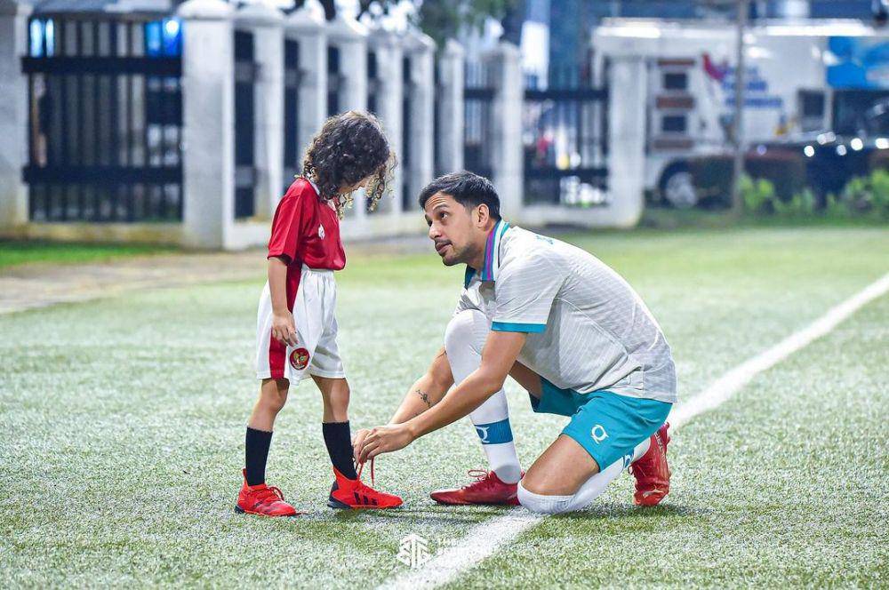 Jerry Likumahwa dan buah hati (Muhammad Fahmi Abdushshofi via instagram.com/jerrylikumahwa)