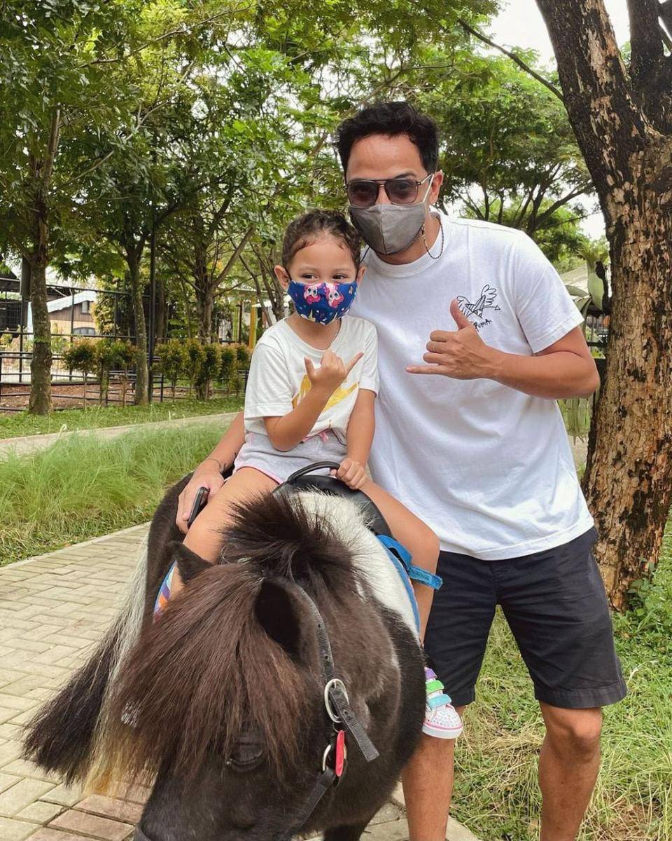 Jerry Likumahwa dan buah hati (instagram.com/jerrylikumahwa)