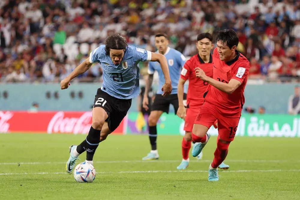 aksi Edinson Cavani di laga melawan Korea Selatan (fifa.com)