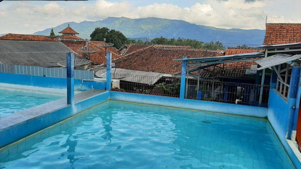 Kolam Renang dan Saung Botram Khuzama (Google Maps/Rina UmiNisa)