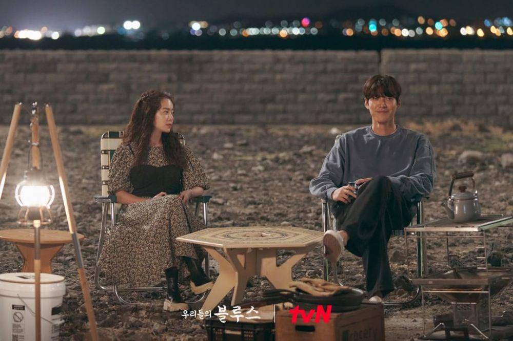 potret Han Ji Min dan Kim Wo Bin dalam drama Our Blouse (instagram.com/tvn_drama)