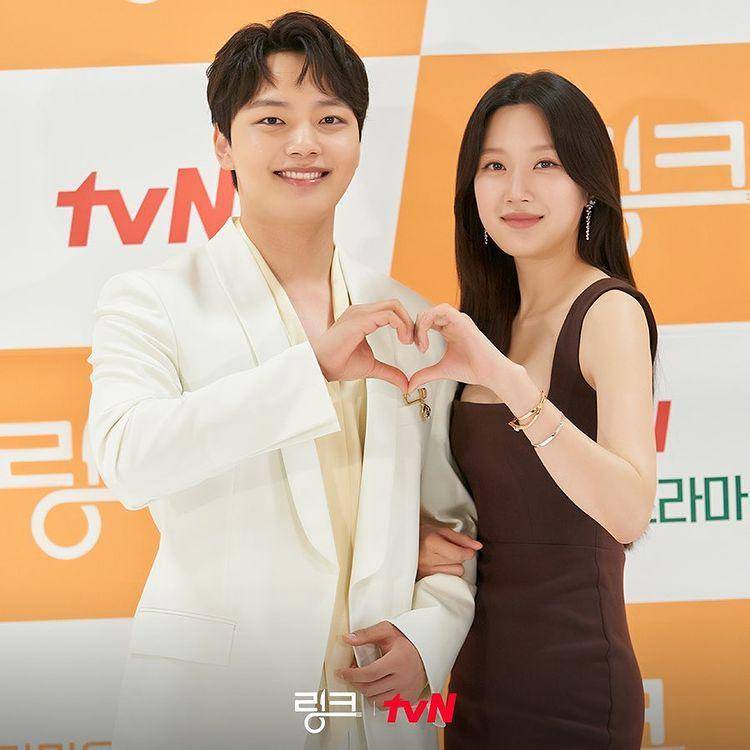 potret Moon Ga Young dan Yeon Jin Goo dalam Link: Eat, Love, Kill (instagram.com/tvn_drama)