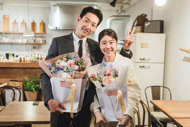 potret Lee Jung Shin dan Park So Jin dalam Shooting Star (instagram.com/tvnshootingstars)