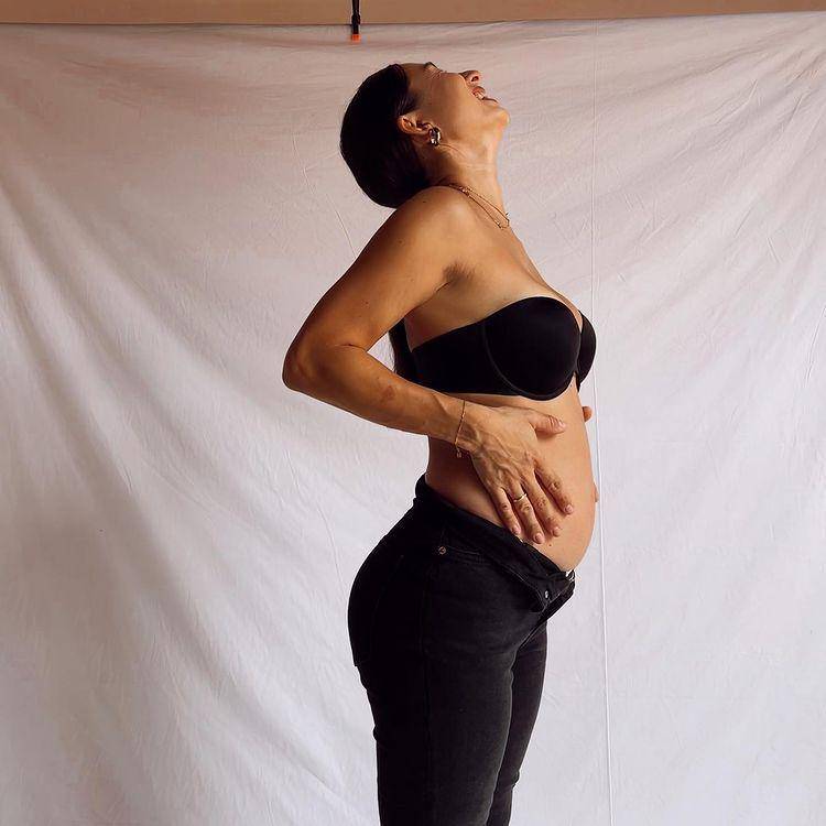 Jennifer Bachdim dengan baby bump anak keempat (instagram.com/jenniferbachdim)
