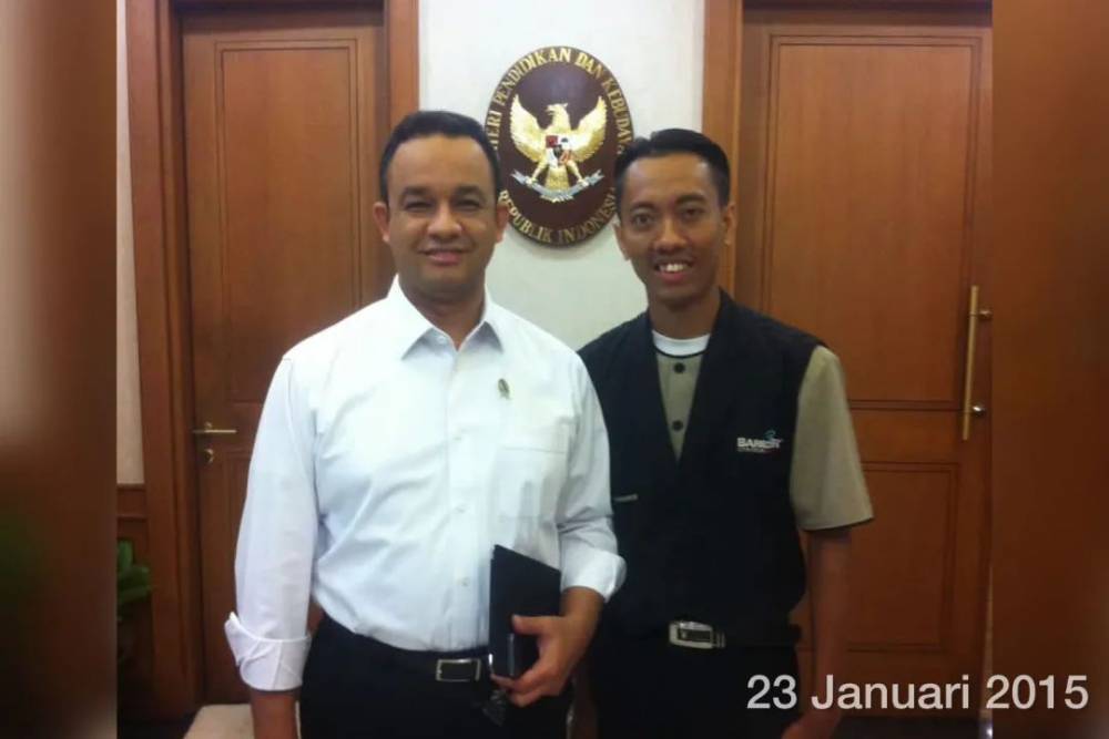Anies Baswedan pamer cukur rambut di barbershop langganannya, Lebak Bulus, Jakarta. (instagram.com/aniesbaswedan)