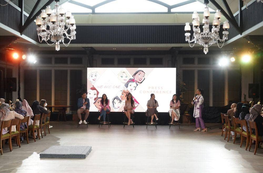 Produk kolaborasi Disney dengan brand lokal Indonesia. (dok.Disney Indonesia)