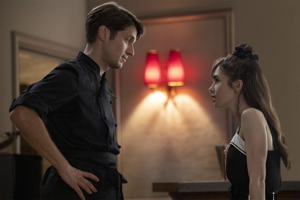 10 Potret Lily Collins dan Lucas Bravo di Emily in Paris 3