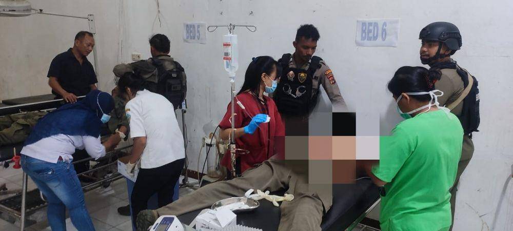Personil yang tertembak mendapatkan penanganan medis, IDN Times/ Istimewa