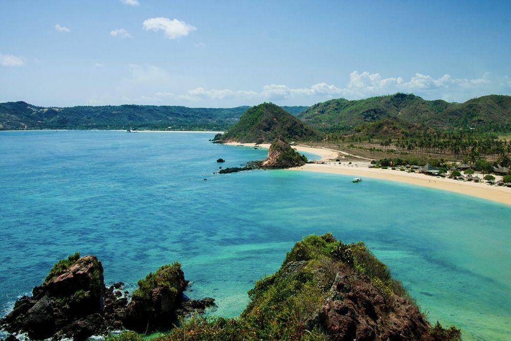 Potret Mandalika di Lombok, NTB (indonesia.travel)