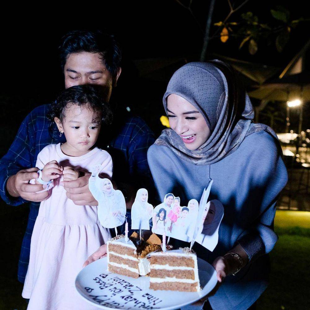 Nina Zatulini dan keluarga (instagram.com/ninazatulini22)