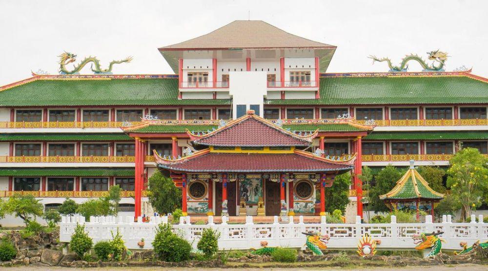 Klenteng Kwan Sing Bio: Lokasi, Harga Tiket, dan Daya Tarik