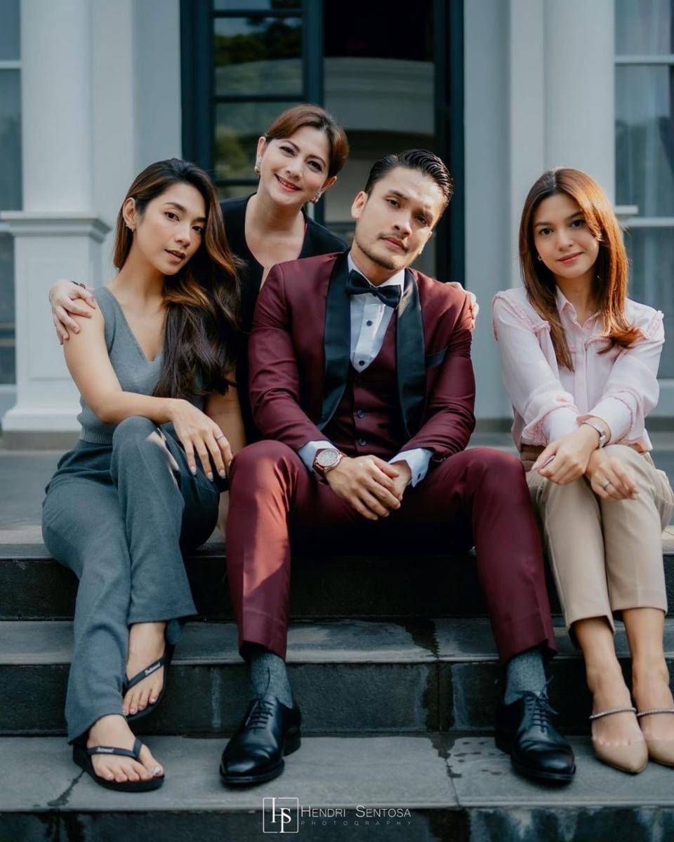potret Cut Keke bersama para pemain sinetron Takdir Cinta yang Kupilih (instagram.com/cutkeke_xavier)