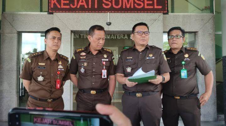 (Pihak Kejati Sumsel saat mengumumkan tiga tersangka kasus korupsi jalan tol OKI) IDN Times/Istimewa
