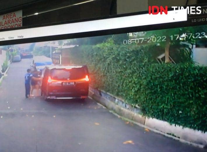 Terekam CCTV, Putri Candrawathi Ganti Baju Usai Brigadir J Dieksekusi