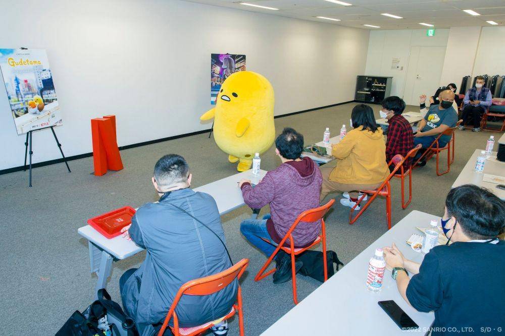 Karakter Gudetama menyapa jurnalis Asia Pasifik di Sanrio HQ 2/11/2022 (Courtesy of Sanrio for IDN Times)