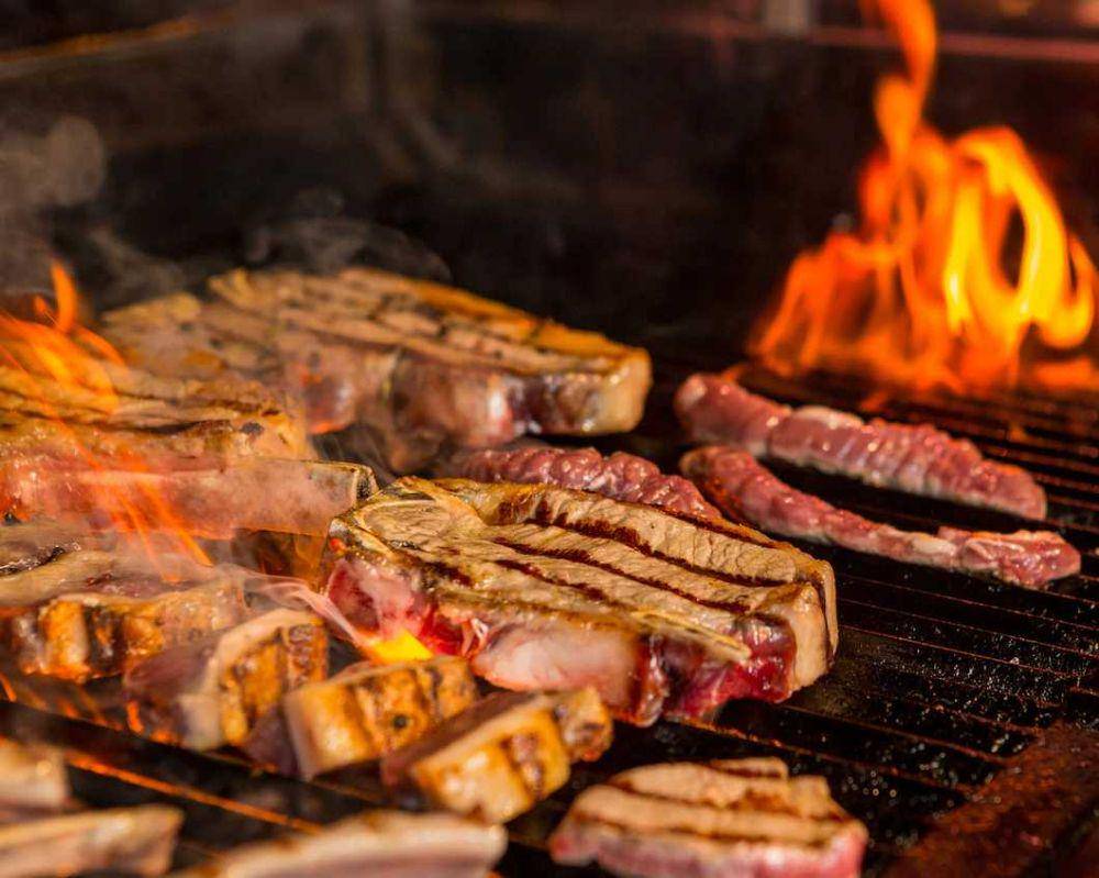ilustrasi memanggang daging(freepik.com/azerbaijan_stockers)