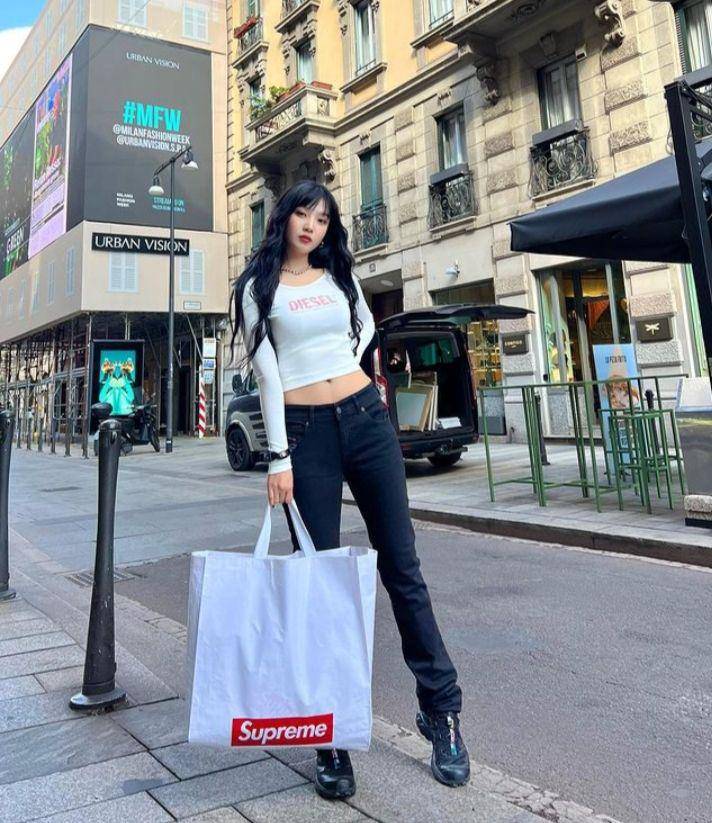 OOTD Joy Red Velvet (instagram.com/_imyour_joy)