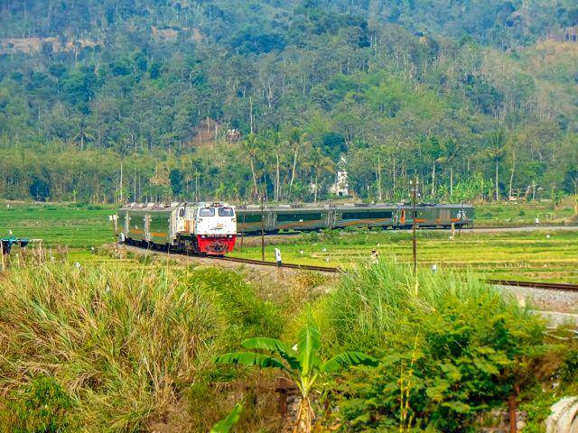 gambar jalur kereta api Lodaya (instagram.com/rizkybbr)