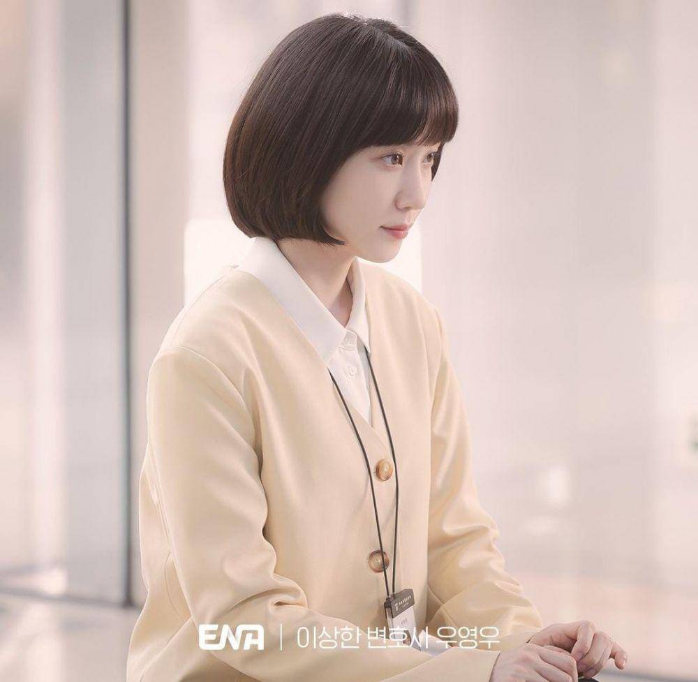 Park Eun Bin di drama Extraordinary Attorney Woo (instagram.com/channel.ena.d)