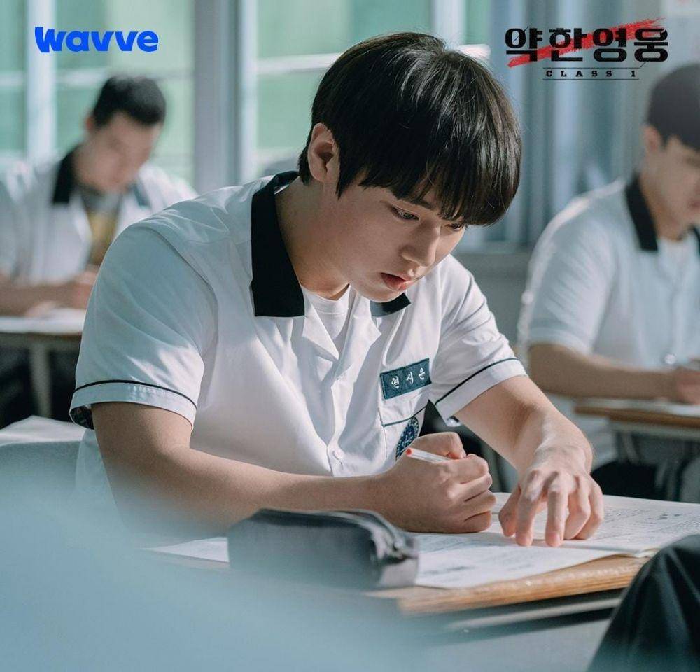 Park Ji Hoon di drama Weak Hero Class 1 (instagram.com/wavve.official)