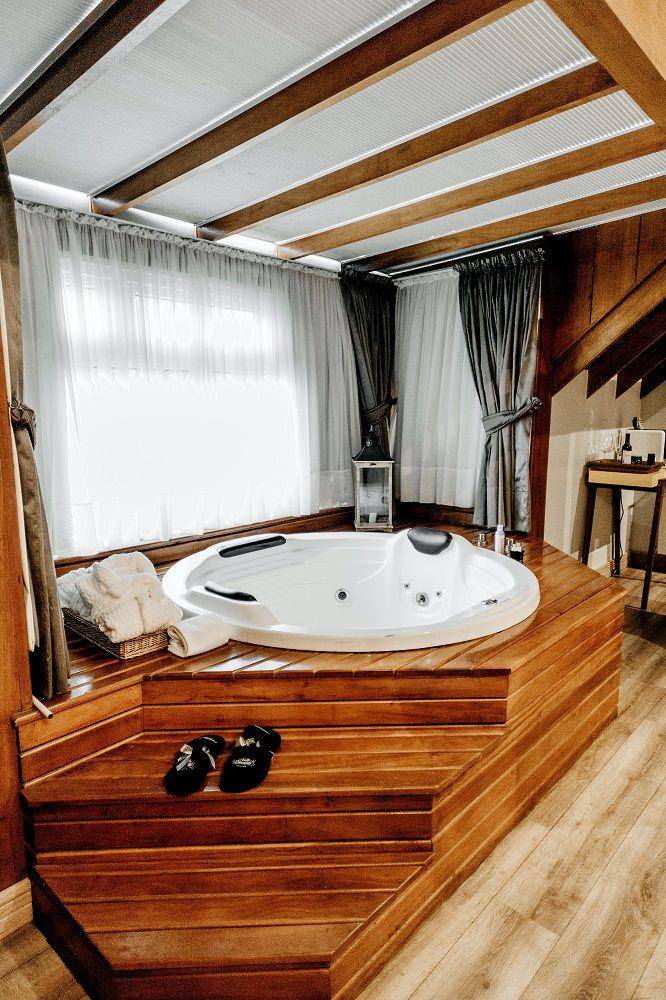 ilustrasi jacuzzi bathtub (pexels.com/Jonathan Borba)