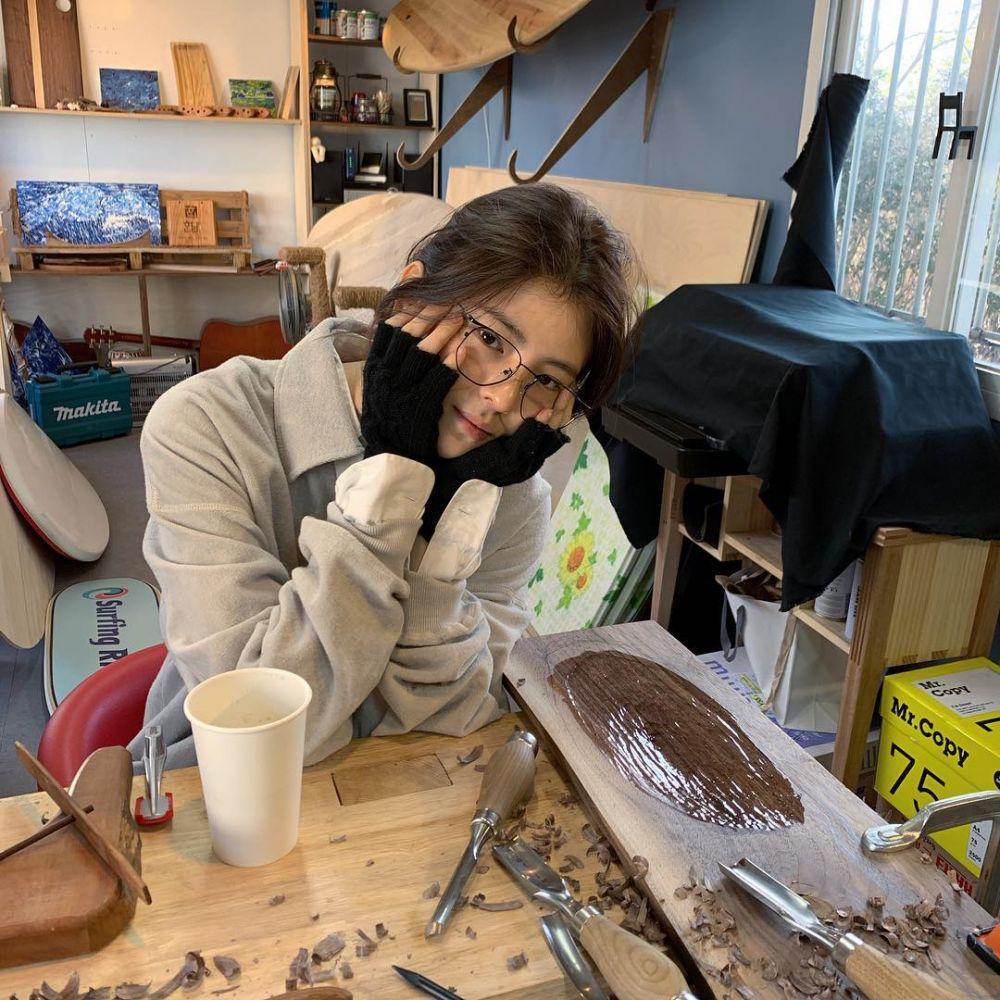 9 Potret Han So Hee yang Berani Tampil Bareface, Menawan!
