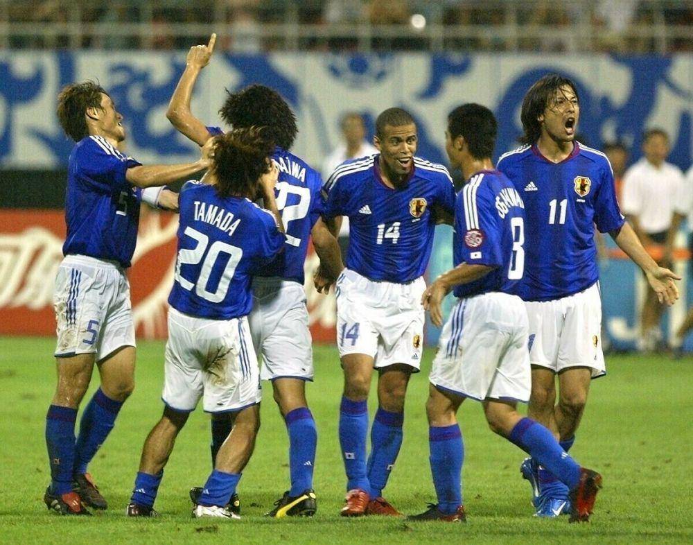 Alessandro dos Santos (nomor 14) (the-afc.com)