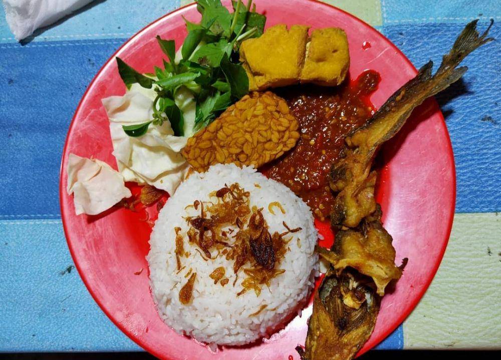 pecel lele (instagram.com/rezabukan)