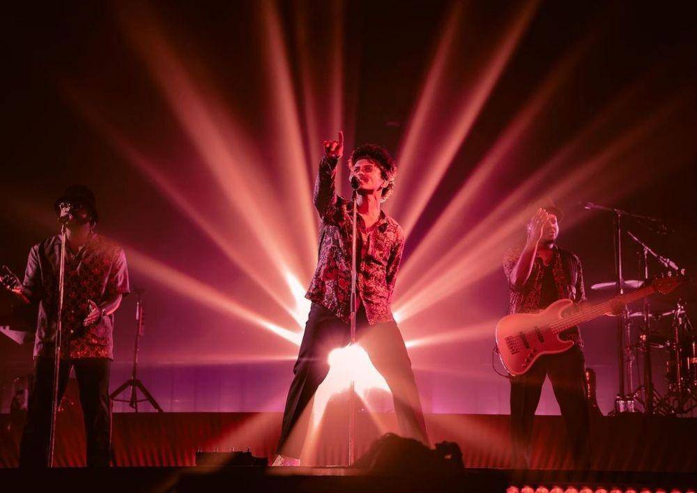 bruno mars (instagram.com/brunomars)
