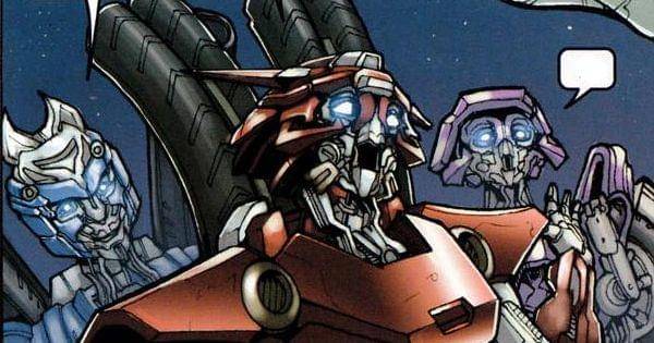 Arcee dan kedua saudaranya ( Dok. IDW / Transformers: Foundation )