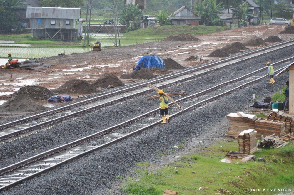 Rel kereta api Makassar-Parepare di Sulawesi Selatan, Jumat (2/11/2022) Dok. Kemenhub