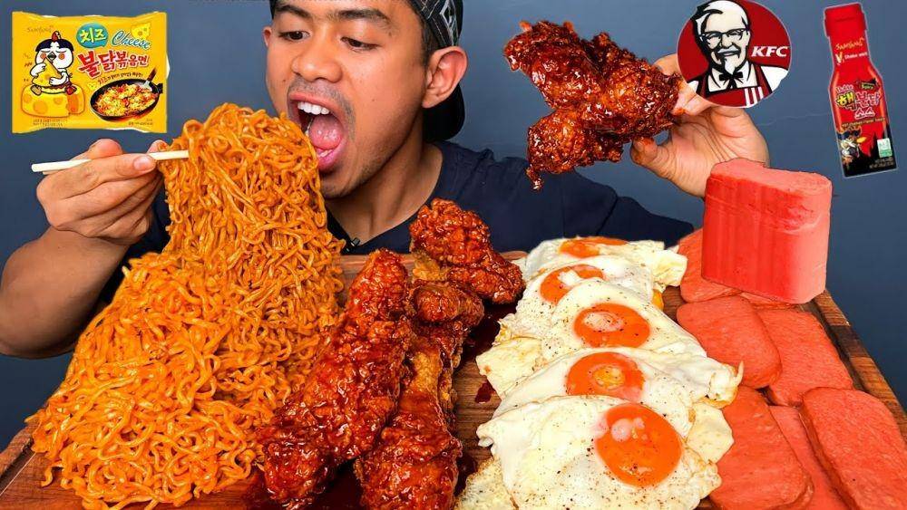 Lebaran MUKBANG SAMYANG KEJU + KFC SAOS SAMYANG + 10 TELUR + DAGING KOTAK!! (YouTube.com/Tanboy Kun)