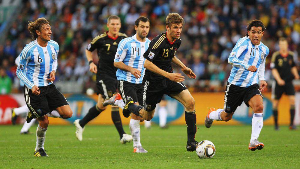 Aksi Thomas Muller melawan Argentina pada laga Piala Dunia 2010. (twitter.com/fifaworldcup)