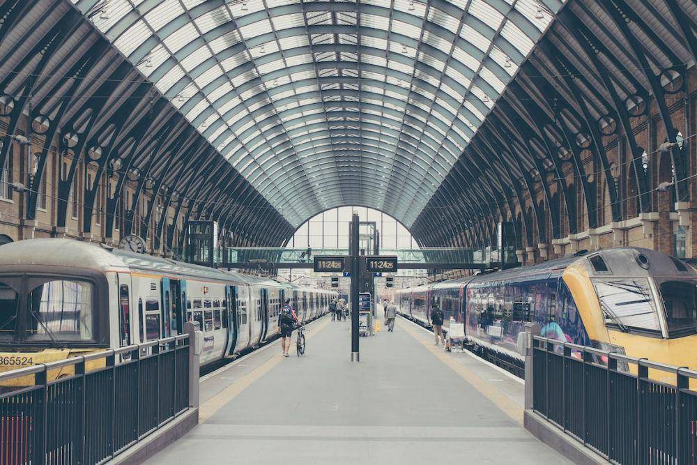 Ilustrasi stasiun kereta. (Unsplash.com/Michał Parzuchowski)
