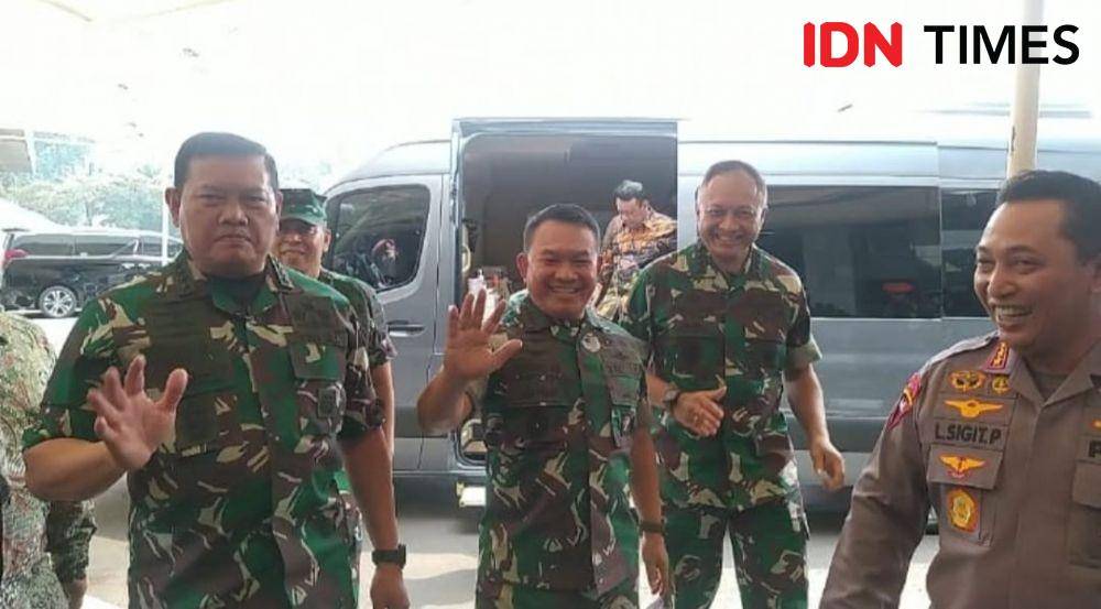 KSAL Yudo Margono tiba di Gedung DPR bersama KSAD Dudung, KSAU Fajar,dan juga Kapolri Listyo Sigit (IDN Times/Santi Dewi)