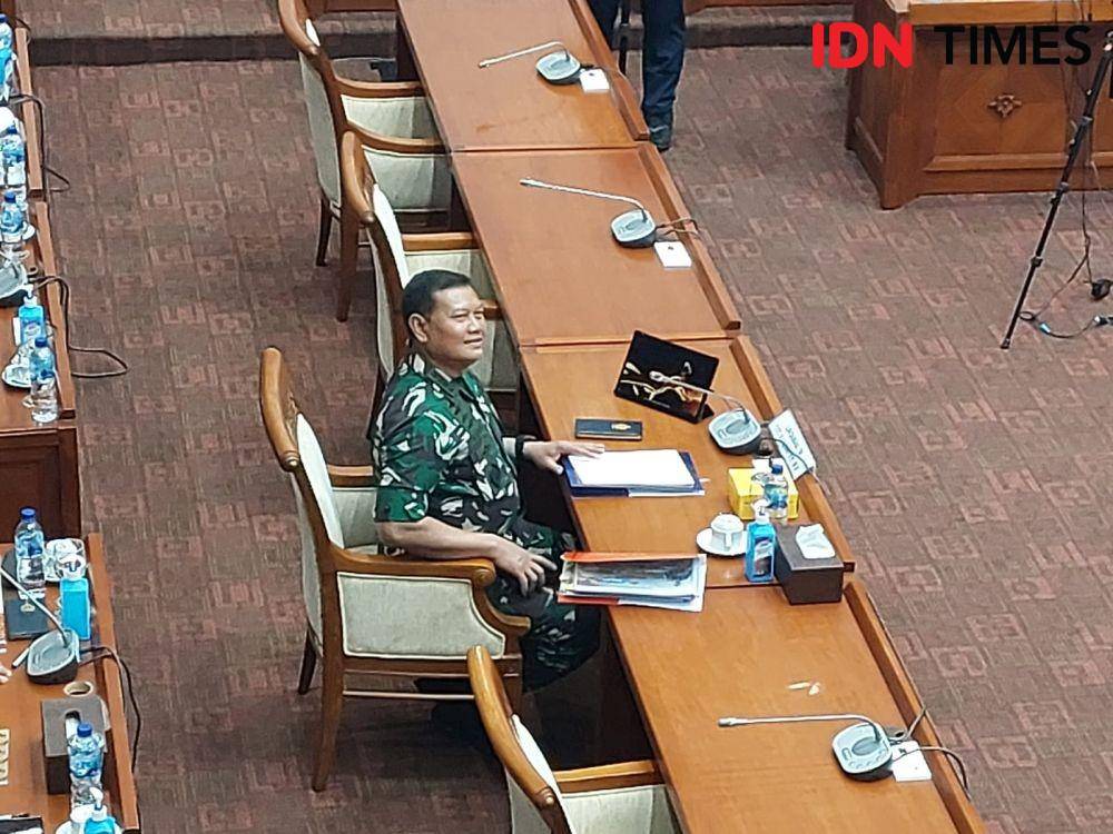 KSAL Laksamana Yudo Margono bersiap mengikuti uji kepatutan dan kelayakan sebagai calon Panglima TNI di komisi J pada Jumat, 2 Desember 2022. (IDN Times/Santi Dewi)