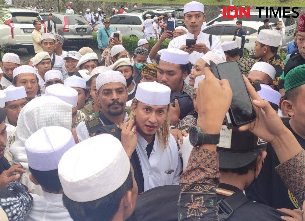 Bahar Smith Hadiri Reuni 212, Peserta Sambut dengan Teriakan Takbir