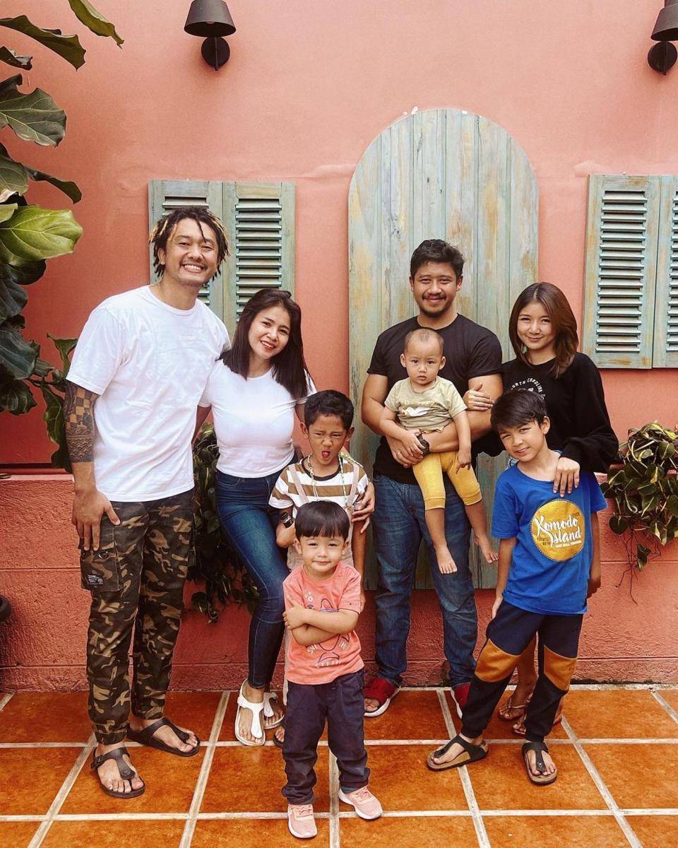 OOTD couple ala Kartika Wijaksana dan Uus (instagram.com/kartikawijaksana)