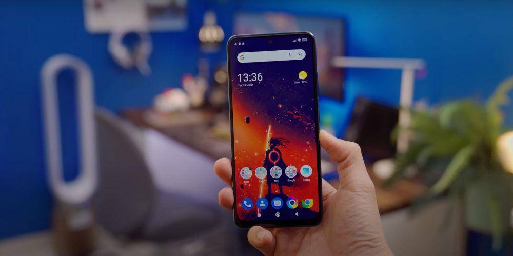 potret Xiaomi Poco M4 Pro 5G (dok. youtube.com/GadgetIn)