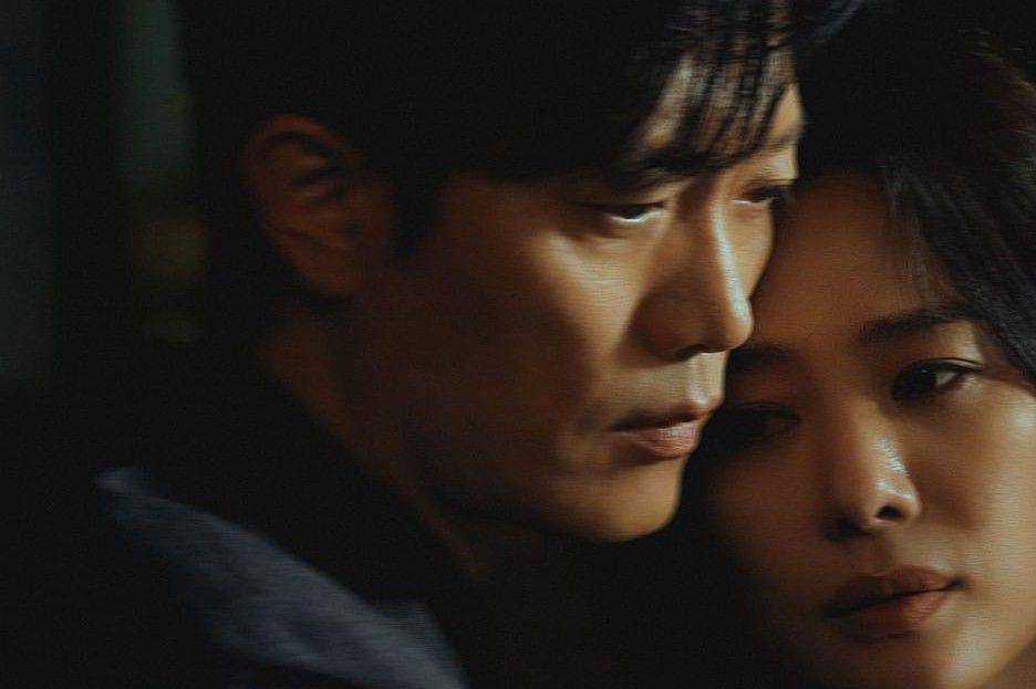 Park Hee Soon dan Kim Hyun Joo di poster drama Trolley (instagram.com/sbsdrama.official)