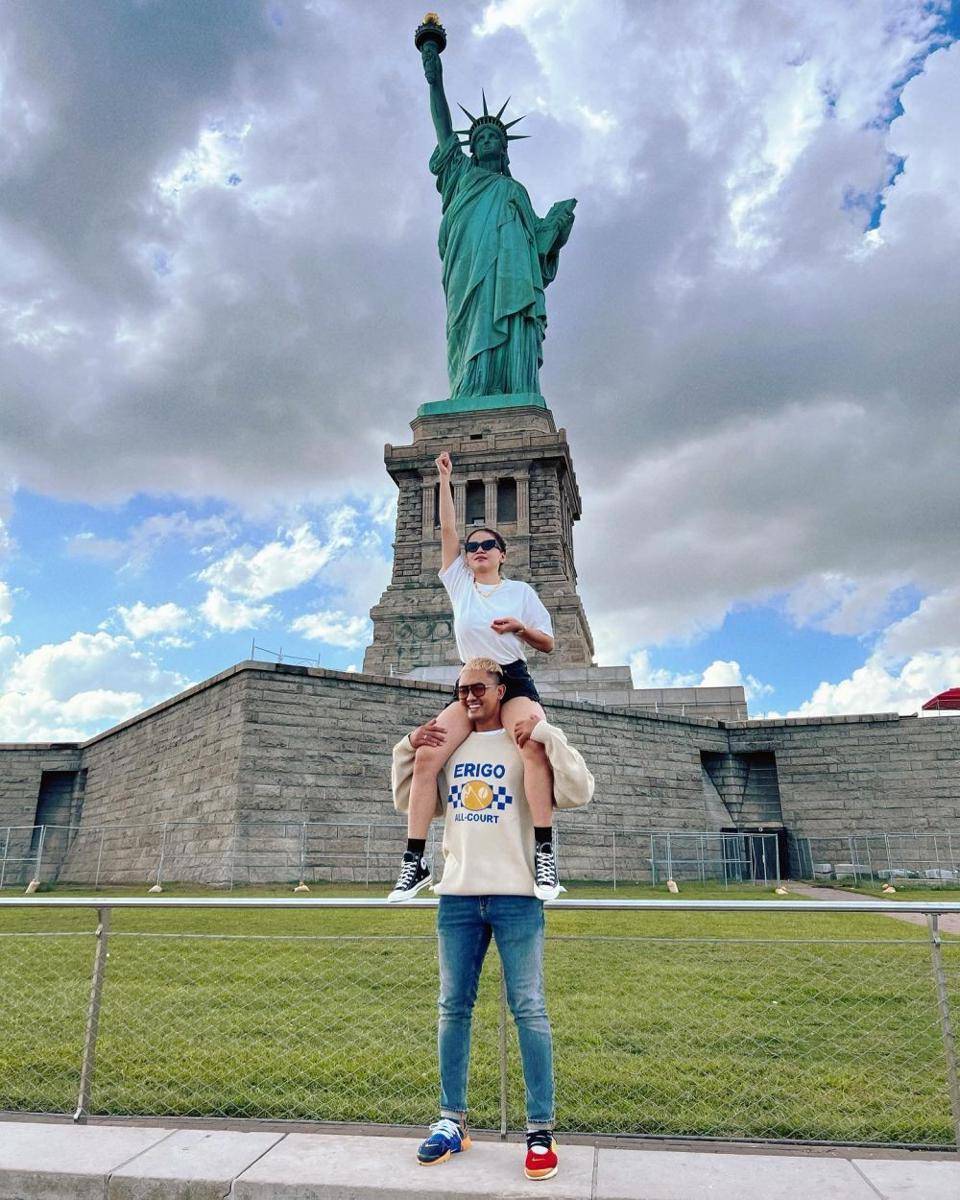 OOTD couple ala Kartika Wijaksana dan Uus (instagram.com/kartikawijaksana)