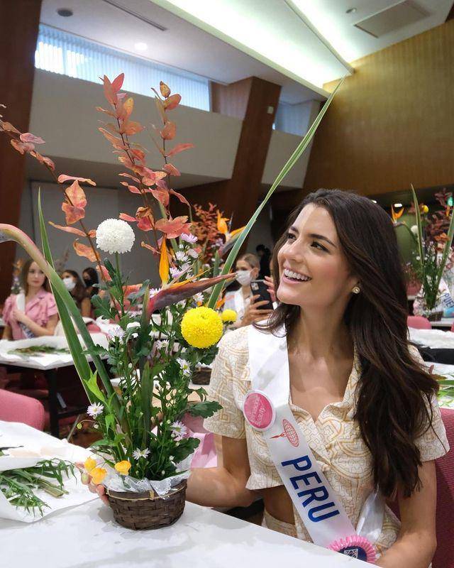 Potret Finalis Miss International 2022 Saat Belajar Ikebana (Instagram.com/missinternationalofficial)