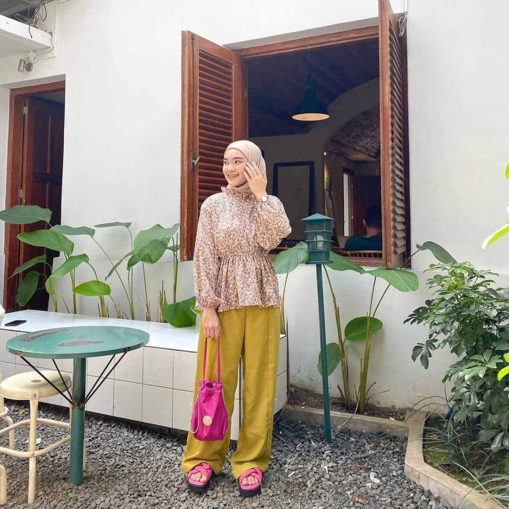 Potret OOTD (Instagram.com/karinasantii)