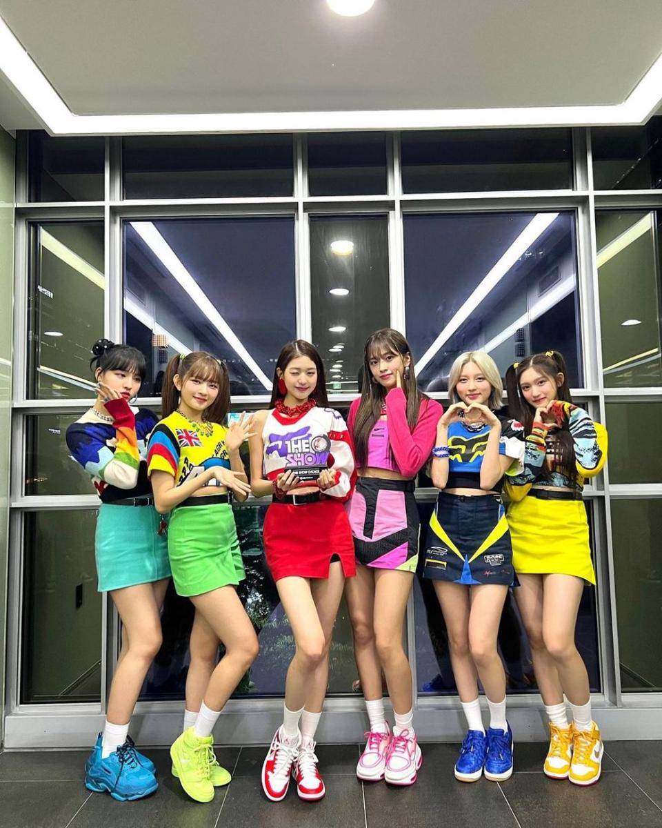 IVE (instagram.com/ivestarship)