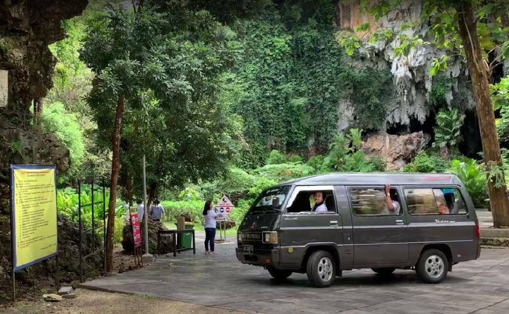 Mobil antar jemput lansia di area Gua Maria Tritis | Dokumentasi pribadi